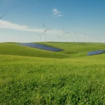 Peisaj verde cu energie regenerabila